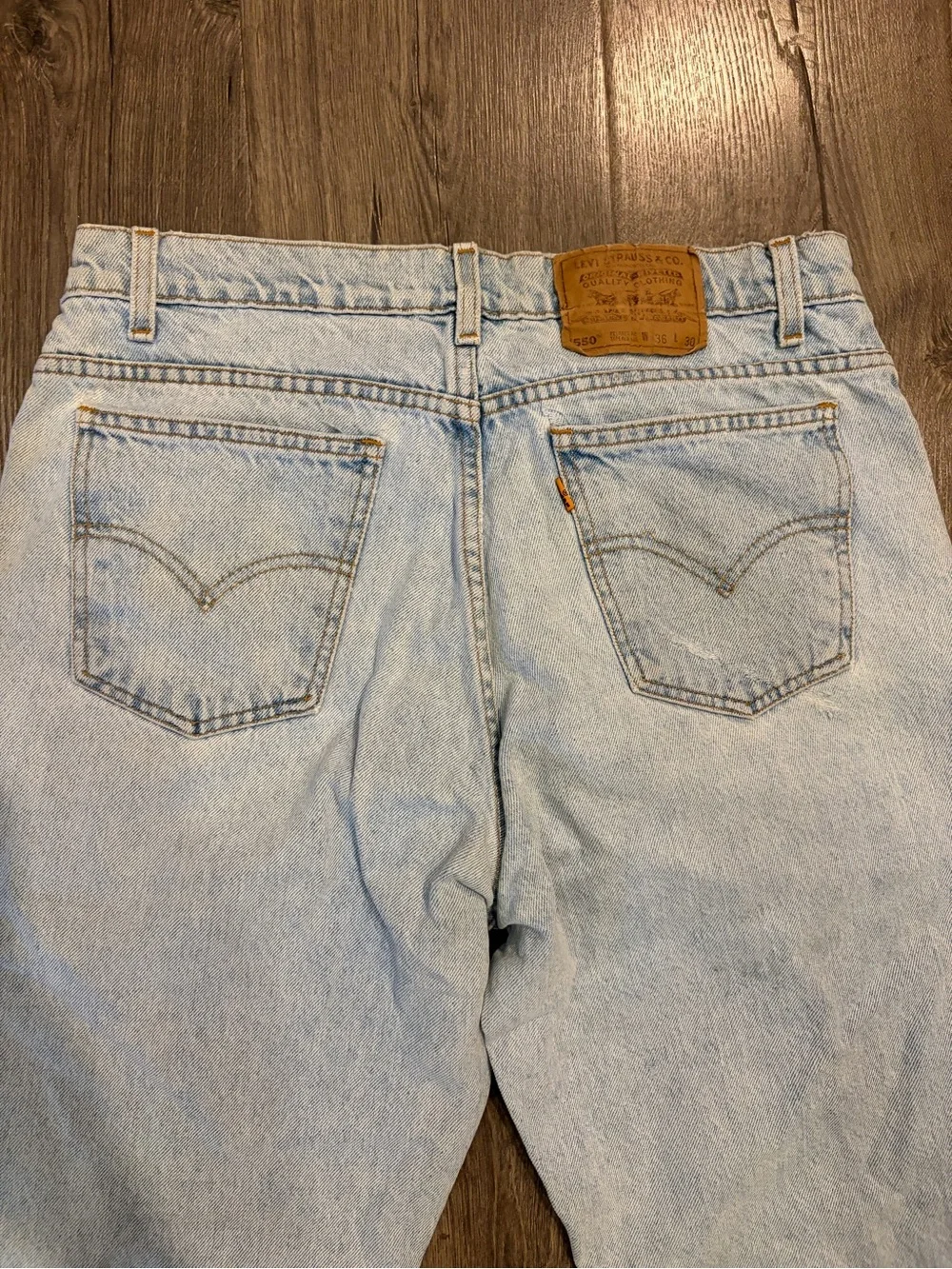 Vintage Levis 550 Relaxed Fit Tapered Leg Jeans Mens 36x30 Light Wash Blue 90s